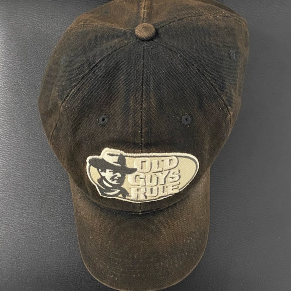 Hat 🧢 - Picture 2 of 4